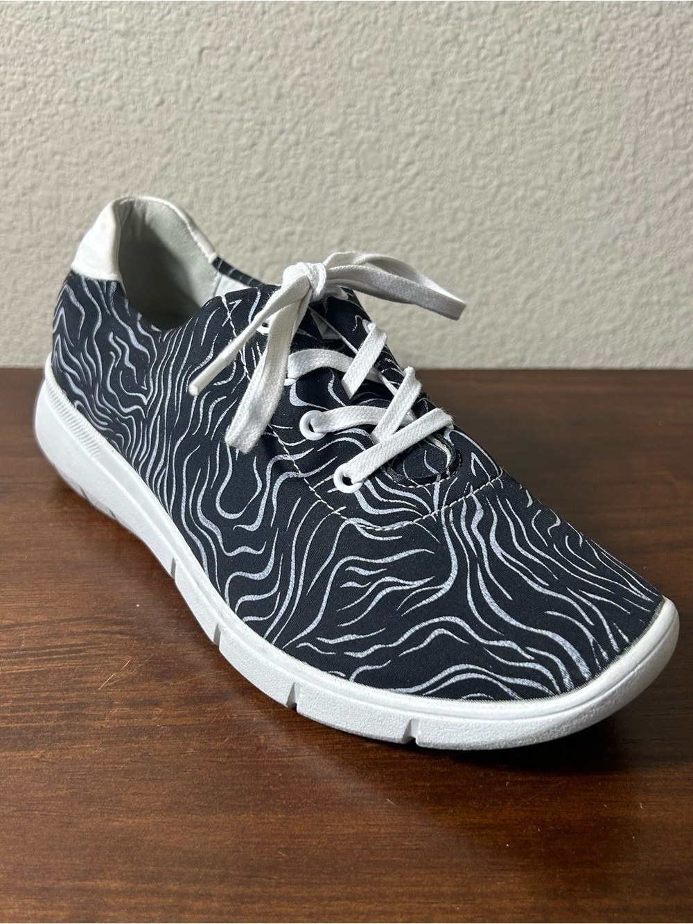 Arcopedico Sneakers Size EU 37 US 6.5 Black & White L76 Patterned Waves Casual - Picture 9 of 9
